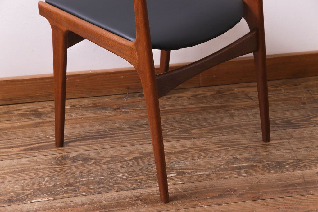 ヴィンテージ家具　北欧ビンテージ　チーク材　スタイリッシュなフォルムが格好いいダイニングチェア(椅子)