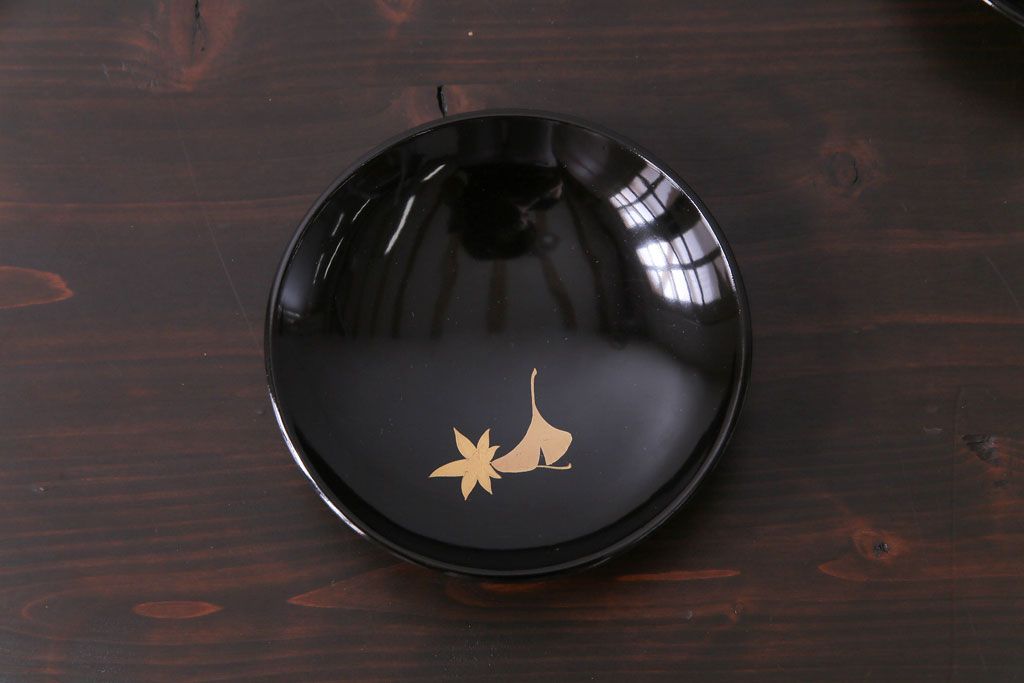 和製アンティーク　黒漆塗り　紅葉と銀杏の図柄が和の雰囲気漂う木製碗4客セット(漆器)
