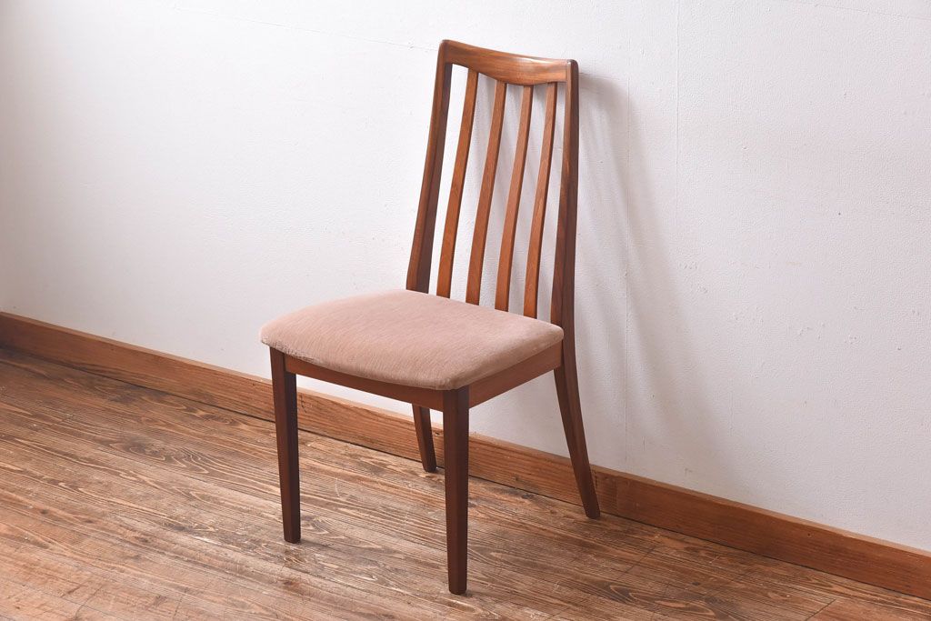 アンティーク家具　G-PLAN(ジープラン)　優しげな色合いの北欧風ダイニングチェア(椅子)