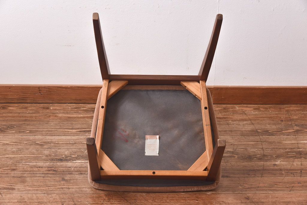 アンティーク家具　G-PLAN(ジープラン)　優しげな色合いの北欧風ダイニングチェア(椅子)