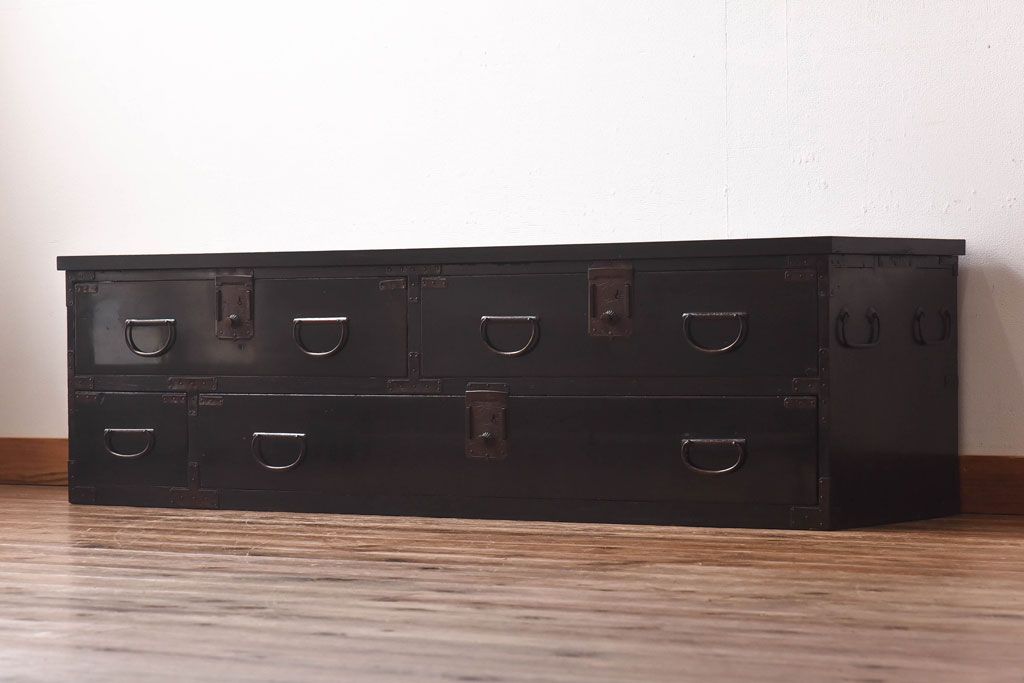 アンティーク家具　和製アンティーク　リメイク　黒漆塗り　シックな和モダンにおすすめのローボード(ローチェスト、引き出し)