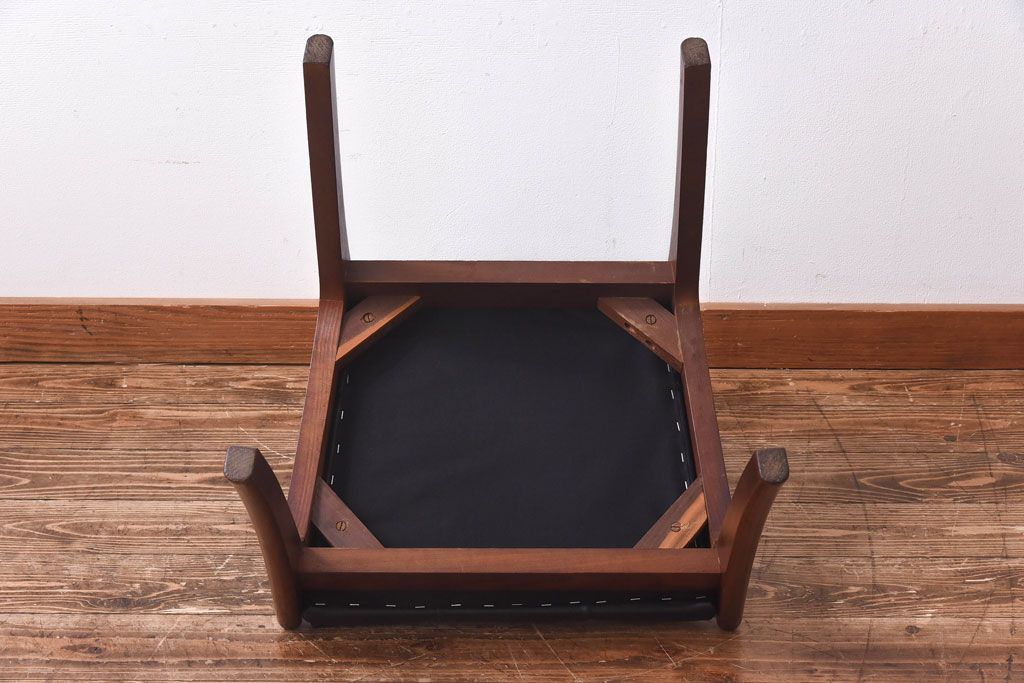 アンティーク家具　北欧・デンマーク　ボタン付きの黒のレザーが格好いいチェア(ダイニングチェア、椅子)(3)