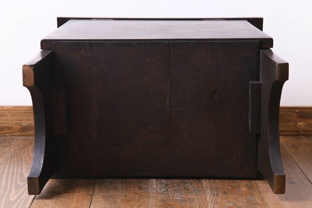 ヴィンテージ家具　イギリスビンテージ　オーク材　彫刻が上品な収納付きスツール(チェア、ベンチ、椅子)