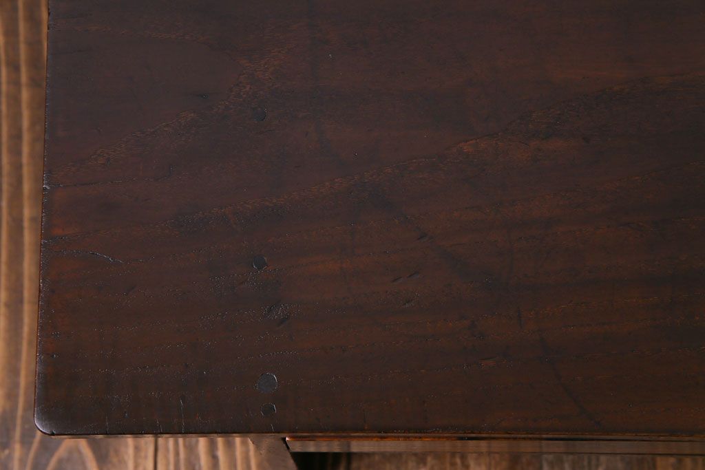 アンティーク家具　和製アンティーク　天板一枚板　前板に黒柿材を使用したいぶし銀の趣きあふれる文机(ローテーブル)