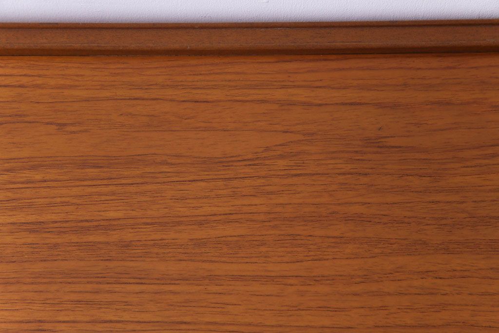 北欧家具　ビンテージ　チーク材　スタイリッシュな雰囲気のキャスター付きトロリー(キッチンワゴン、サイドテーブル)