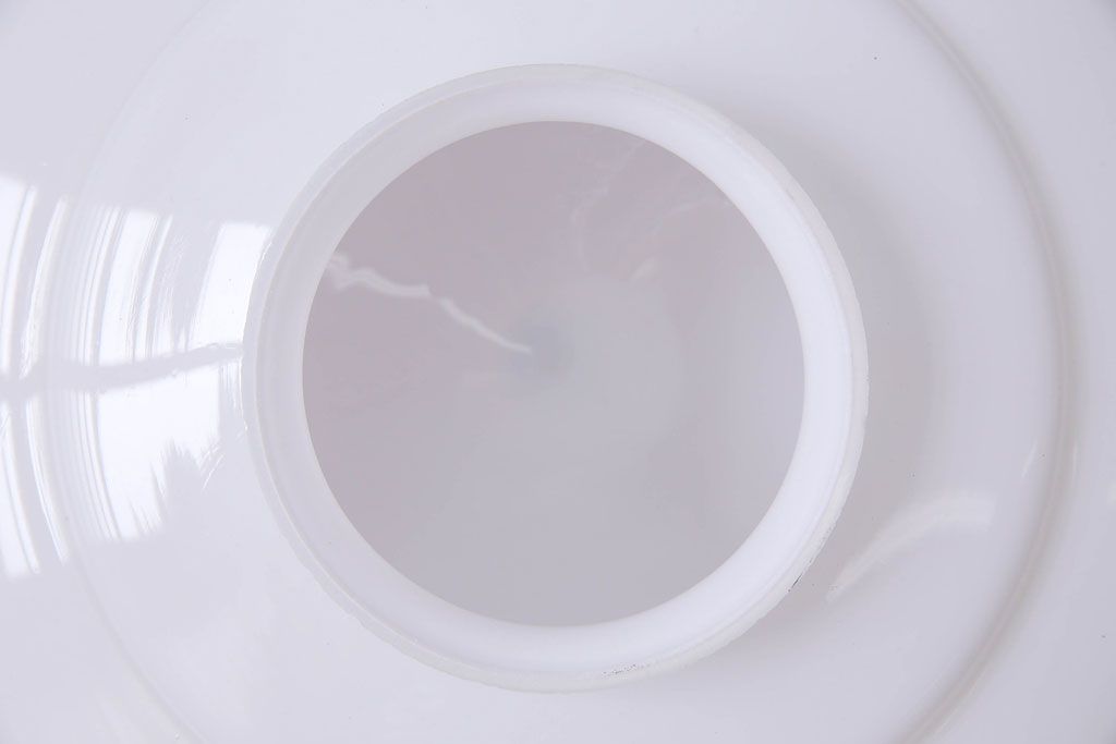 レトロ　シンプルな乳白ガラスのペンダントライト(吊り下げ照明・天井照明)