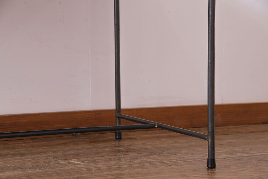 オリジナル　濃い色合いが落ち着いた雰囲気の鉄脚テーブル(ダイニングテーブル)(2)
