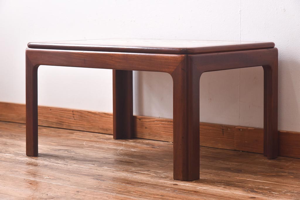 ヴィンテージ家具　北欧ビンテージ　G-PLAN(ジープラン)　チーク材　タイル天板がおしゃれなサイドテーブル(センターテーブル、コーヒーテーブル)(2)