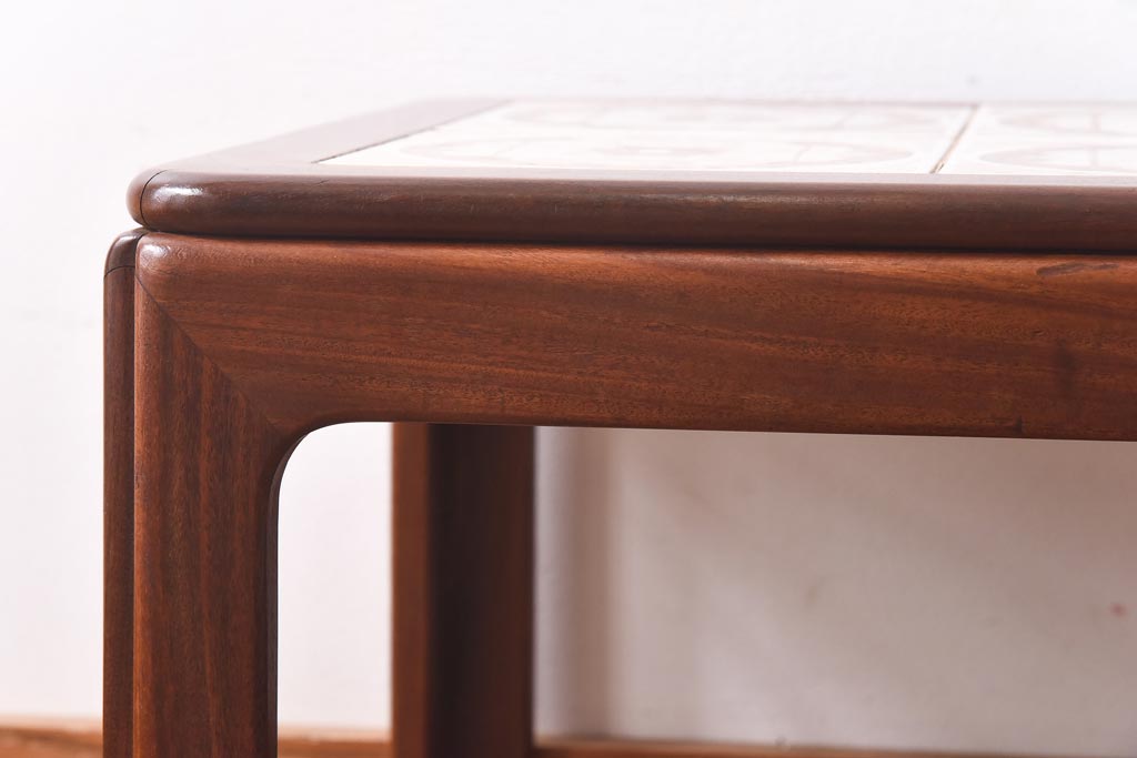 ヴィンテージ家具　北欧ビンテージ　G-PLAN(ジープラン)　チーク材　タイル天板がおしゃれなサイドテーブル(センターテーブル、コーヒーテーブル)(2)