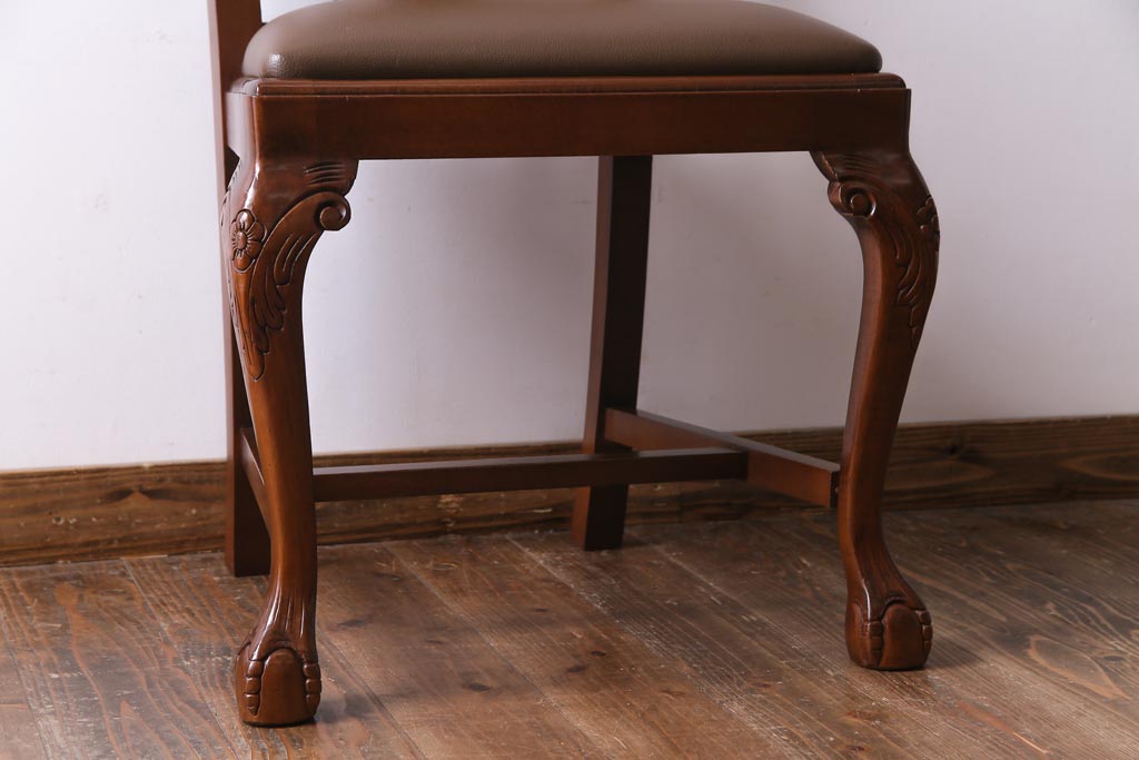 ヴィンテージ家具　イギリスビンテージ　繊細で上品な彫りが目を引くダイニングチェア(椅子)(2)