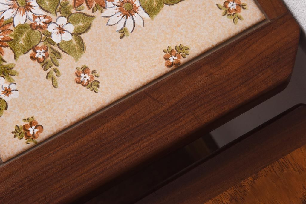 アンティーク雑貨　北欧ビンテージ　G-PLAN(ジープラン)　チーク材　タイル天板が可愛らしいネストテーブル(サイドテーブル)