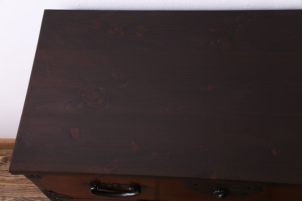 アンティーク家具　和製アンティーク　前板ケヤキ材　脚付き　モダンで個性的な庄内箪笥サイドボード(衣装箪笥、チェスト)