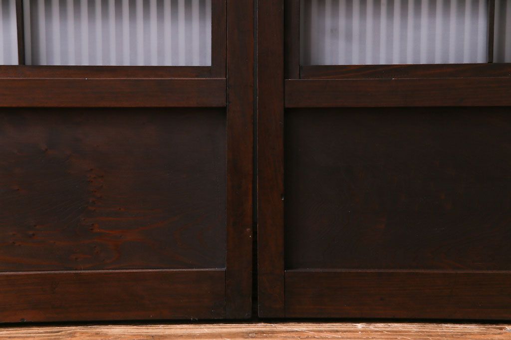 和製アンティーク　板ガラス裏障子留め 濃い色味の細い縦桟が和モダンの雰囲気を漂わせる格子戸(仕切り戸、引き戸、建具)4枚組