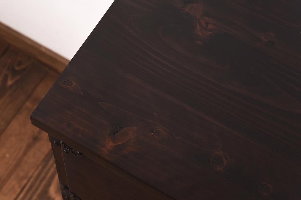 アンティーク家具　和製アンティーク　棚付き!蝶覆輪金具が目を惹く時代箪笥サイドボード(サイドチェスト、引き出し)