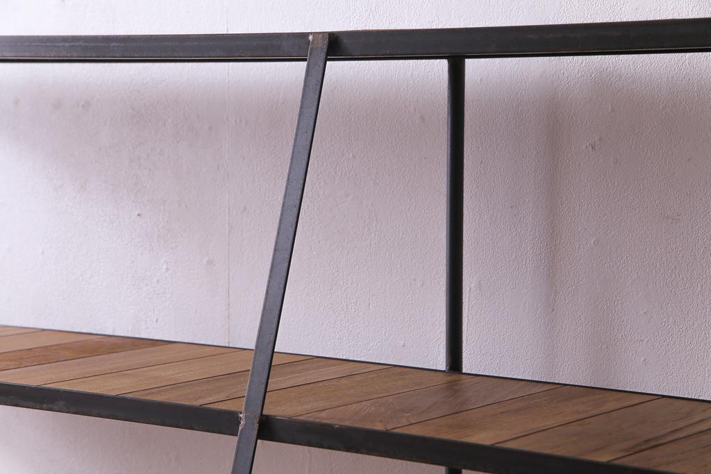ラフジュオリジナル　チーク無垢材　シンプルで馴染みやすい台形アイアンラック(飾り棚、陳列棚)