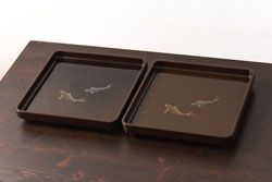 アンティーク雑貨　和製アンティーク　鯉の図　和の雰囲気漂う漆塗りのお膳(お盆、トレー)2枚セット