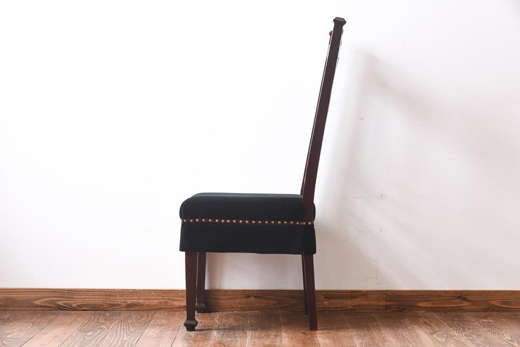 アンティーク家具　イギリスアンティーク　オーク材　クラシカルな佇まいが魅力のダイニングチェア(ワークチェア、椅子)