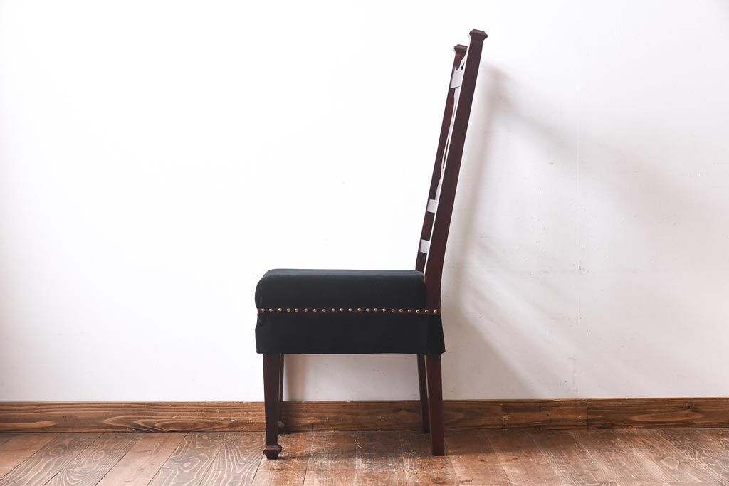 アンティーク家具　イギリスアンティーク　オーク材　クラシカルな佇まいが魅力のダイニングチェア(ワークチェア、椅子)(1)