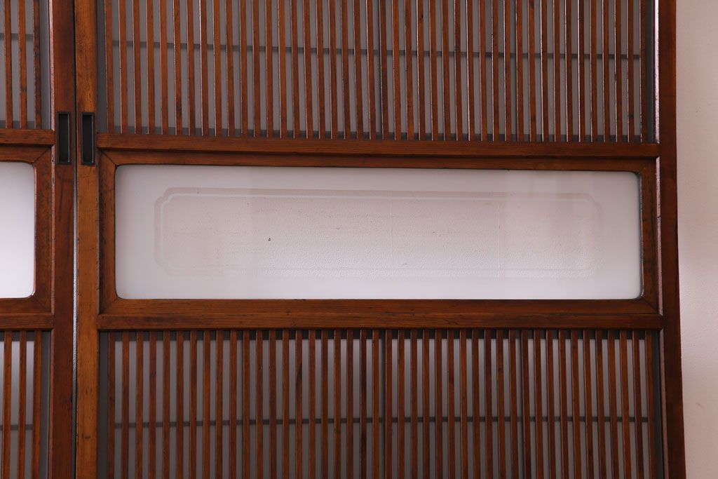 昭和レトロ　板ガラス裏障子留め　温かな色味が魅力の格子戸(ガラス帯戸、引き戸、建具)2枚セット