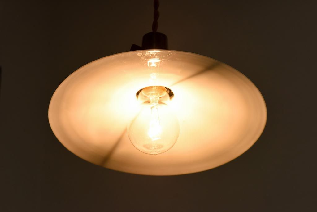 昔懐かしい白い平笠シェードの吊り下げ照明(天井照明、電笠)(1)