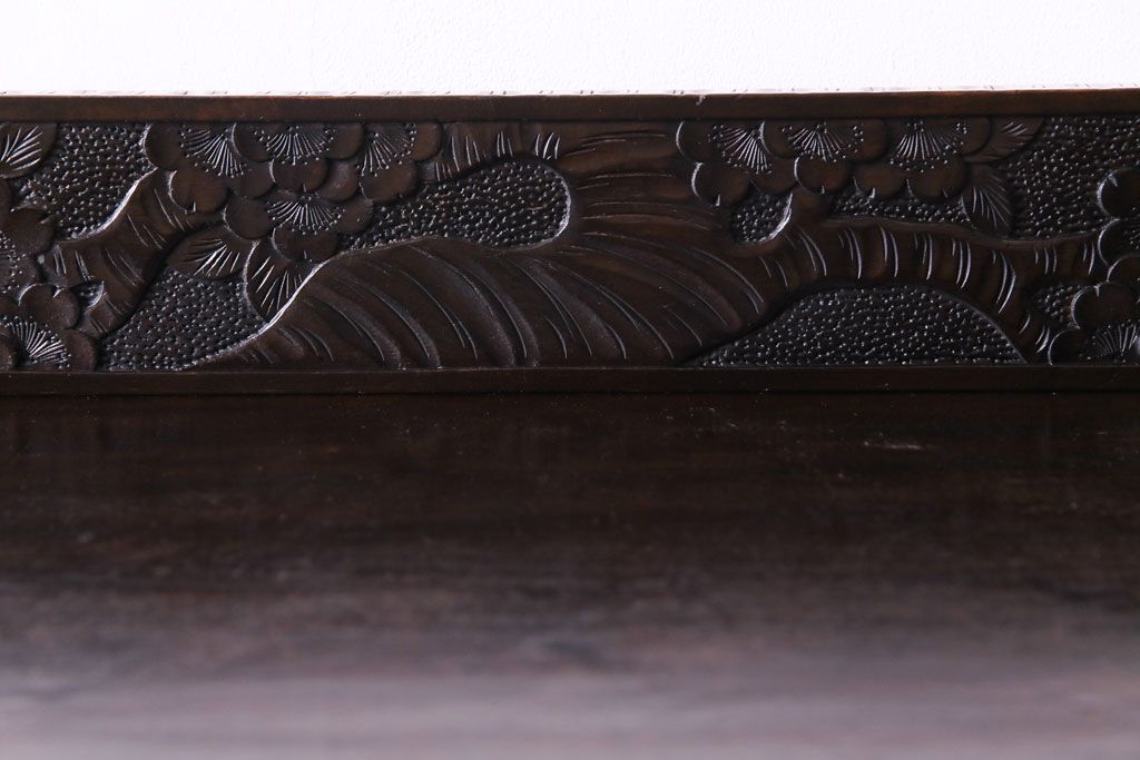 ヴィンテージ家具　ビンテージ　伝統工芸　軽井沢彫り　繊細な彫りが豪華さを演出するチェスト(サイドボード、収納棚)