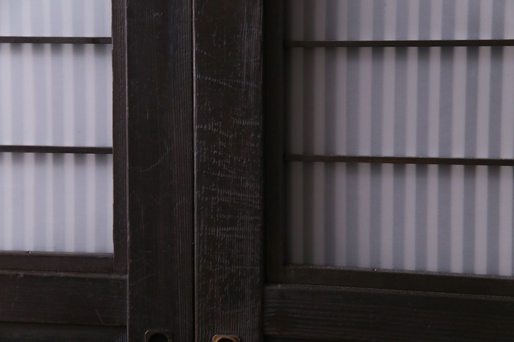 昭和期　板ガラス裏障子留め　花ガラス入り　深い色味の木材が和モダンの空間を演出する格子帯戸(ガラス帯戸、格子戸、引き戸、建具)2枚組