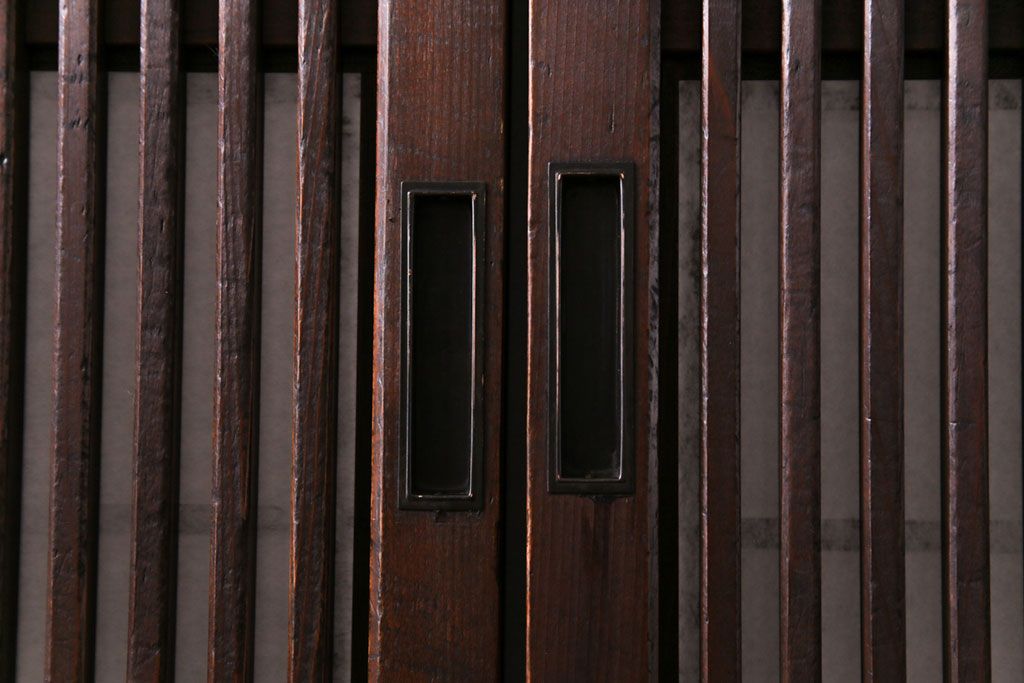 和製アンティーク　裏障子付き　シックで落ち着きのある幅狭の格子戸(引き戸、障子戸、建具)2枚セット