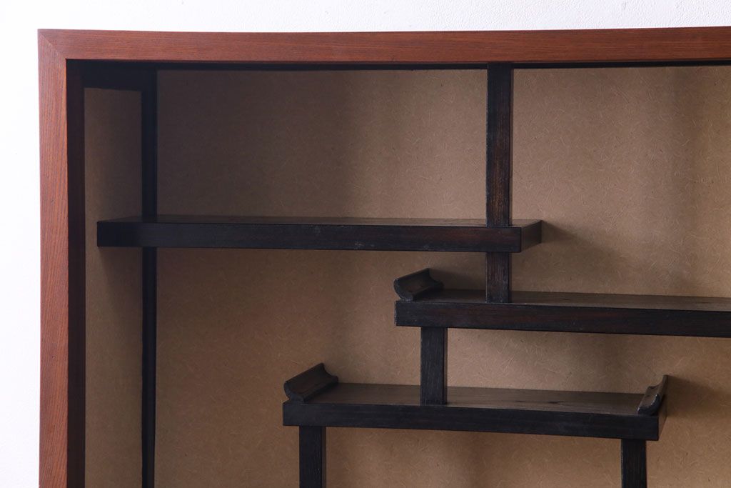 アンティーク家具　和製アンティーク　三方ケヤキ材　上手物　凝った作りが存在感を放つ茶箪笥(収納棚、飾り棚、茶棚)