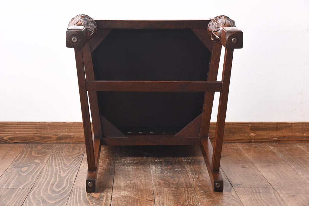 アンティーク家具　イギリスアンティーク　オーク材　本革　彫刻の意匠がおしゃれなチェア(ダイニングチェア、椅子)(1)