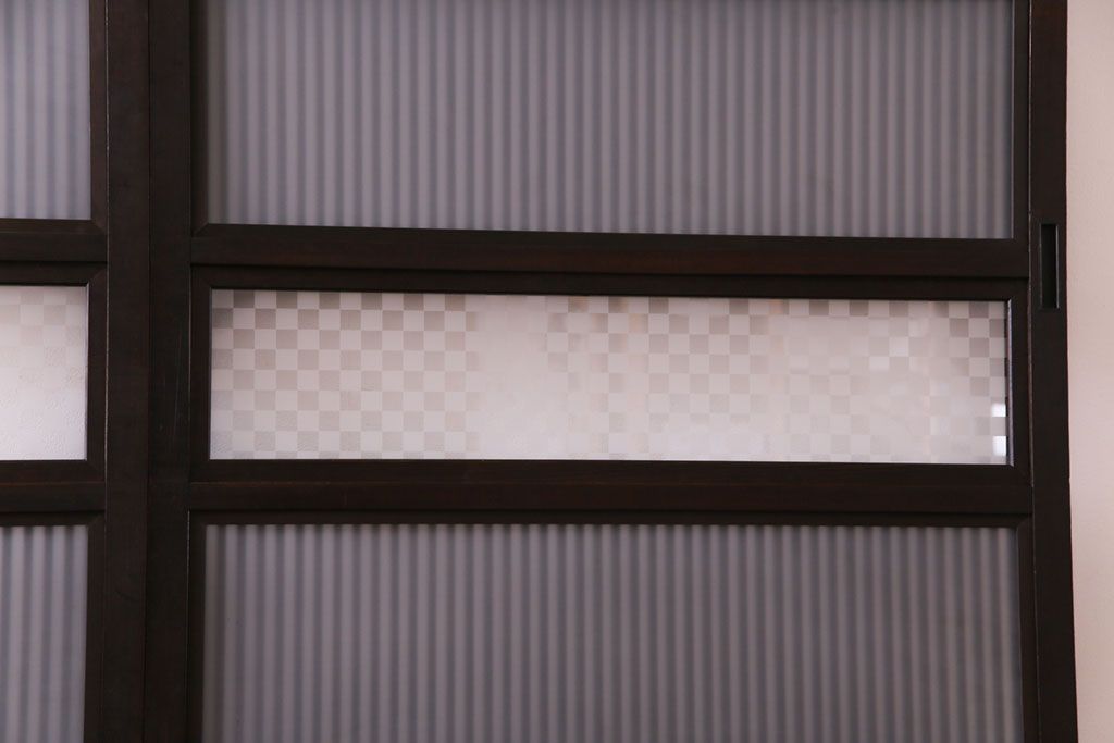 和製アンティーク　倹飩式裏ガラス　市松模様のガラスが目を引くモダンな格子戸(ガラス帯戸、引き戸、ガラス戸)4枚セット
