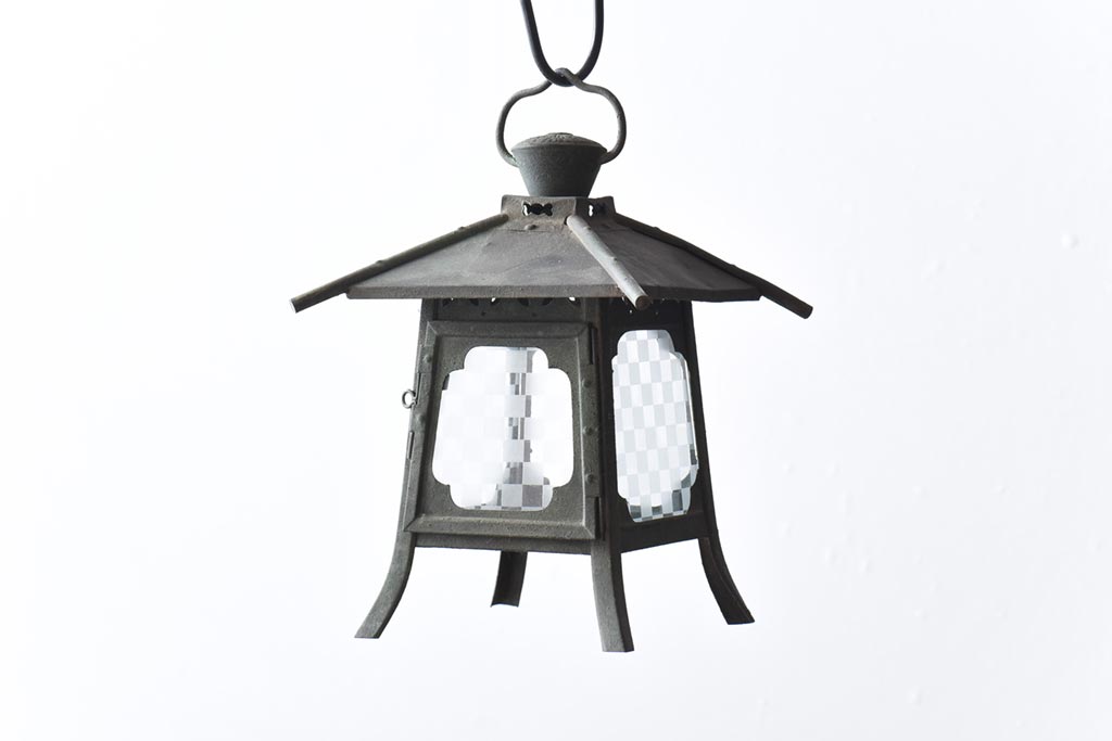 アンティーク雑貨　和製アンティーク　ラフジュオリジナルガラス入りリメイク　窓の形も上品な吊り灯籠(照明、ディスプレイ)