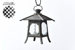 アンティーク雑貨　和製アンティーク　ラフジュオリジナルガラス入りリメイク　窓の形も上品な吊り灯籠(照明、ディスプレイ)