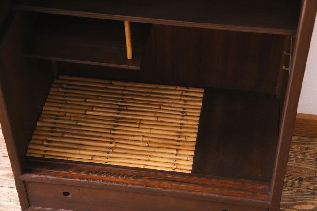 アンティーク家具　昭和期　網代編みの引き戸が美しい渋い味わいの置き水屋(茶水屋、茶棚)