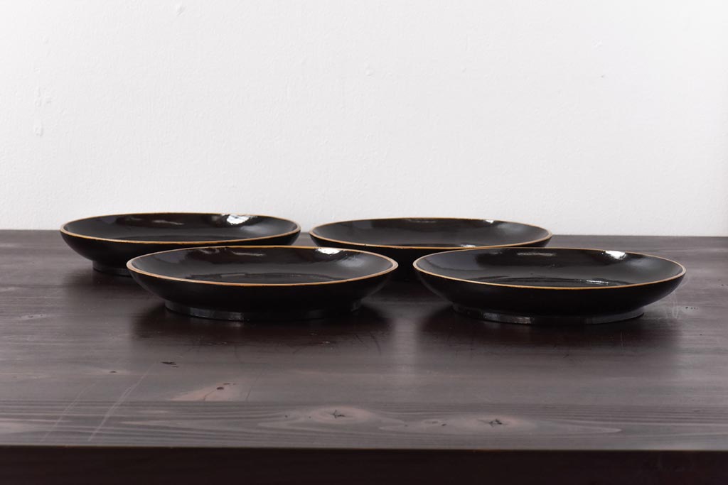 和製アンティーク　上がり藤紋がポイントになった上品な木製皿(漆器、和食器)4枚セット