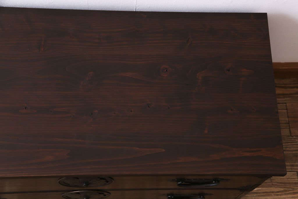 アンティーク家具　和製アンティーク　前面ケヤキ材　重厚な佇まいが魅力的な会津箪笥ローチェスト(ローボード、衣装箪笥)