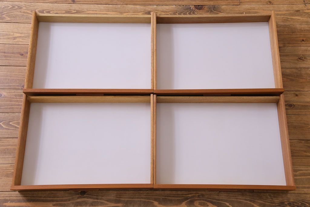 ビンテージ家具　北欧ヴィンテージ　チーク材　コンパクトに使えるシンプルなサイドボード(収納棚、ダイニングボード)