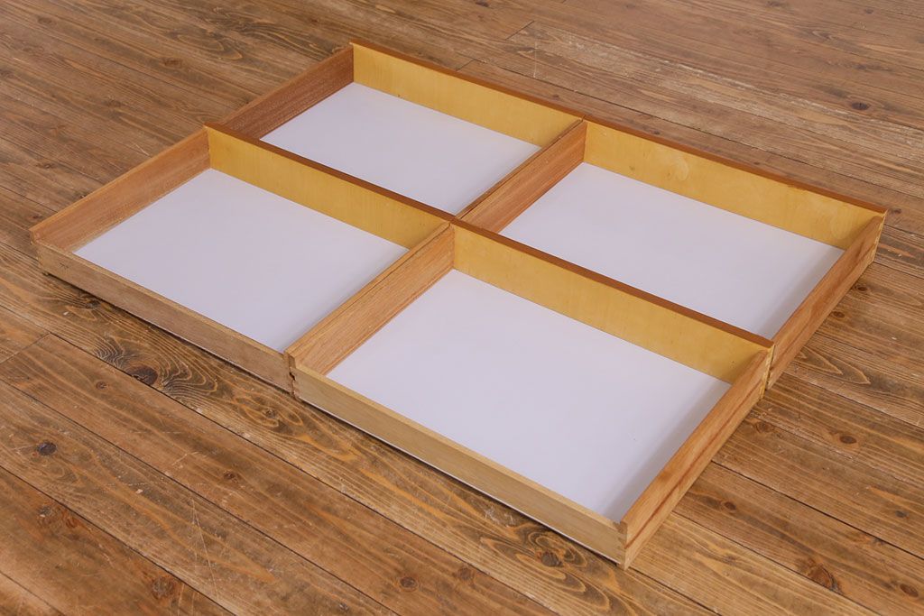 ビンテージ家具　北欧ヴィンテージ　チーク材　コンパクトに使えるシンプルなサイドボード(収納棚、ダイニングボード)
