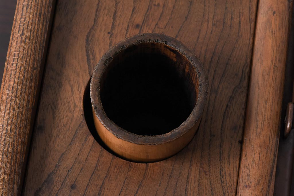 アンティーク雑貨　昭和初期　ケヤキ材　味わい深い佇まいの木製火鉢(手あぶり)