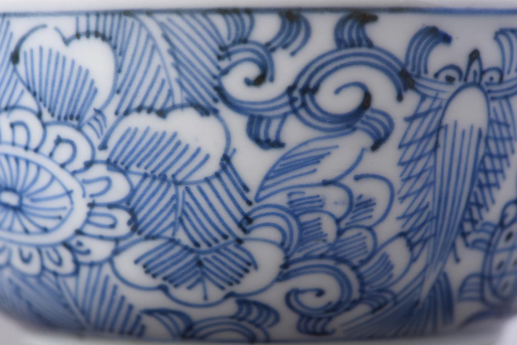 古民具・骨董　幕末明治期　線描染付　細かな図柄が味わい深い蓋付茶碗(和食器)2客セット