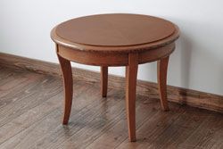 中古　天童木工　木目を生かした天板がおしゃれなラウンドテーブル(サイドテーブル、カフェテーブル)(1)