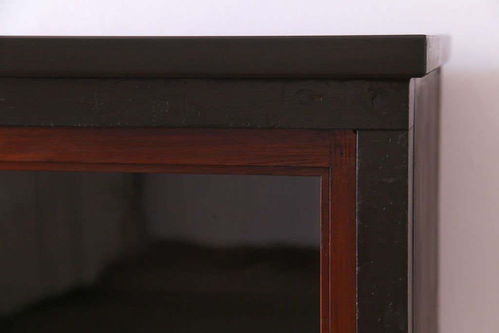 アンティーク家具　和製アンティーク　鉄脚付き　和モダンにおすすめな味わいのあるリメイク戸棚(収納棚、飾り棚)