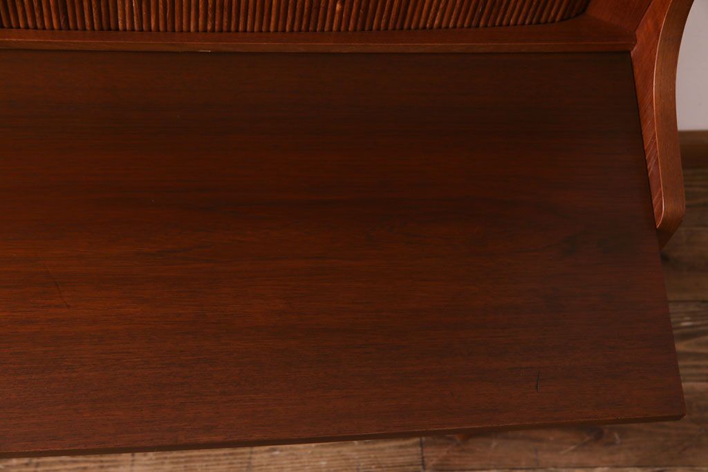 ヴィンテージ家具　北欧ビンテージ　デンマーク　作業台付き　お気に入りを並べて使えるカップボード(ブックシェルフ、陳列棚、オープンラック)