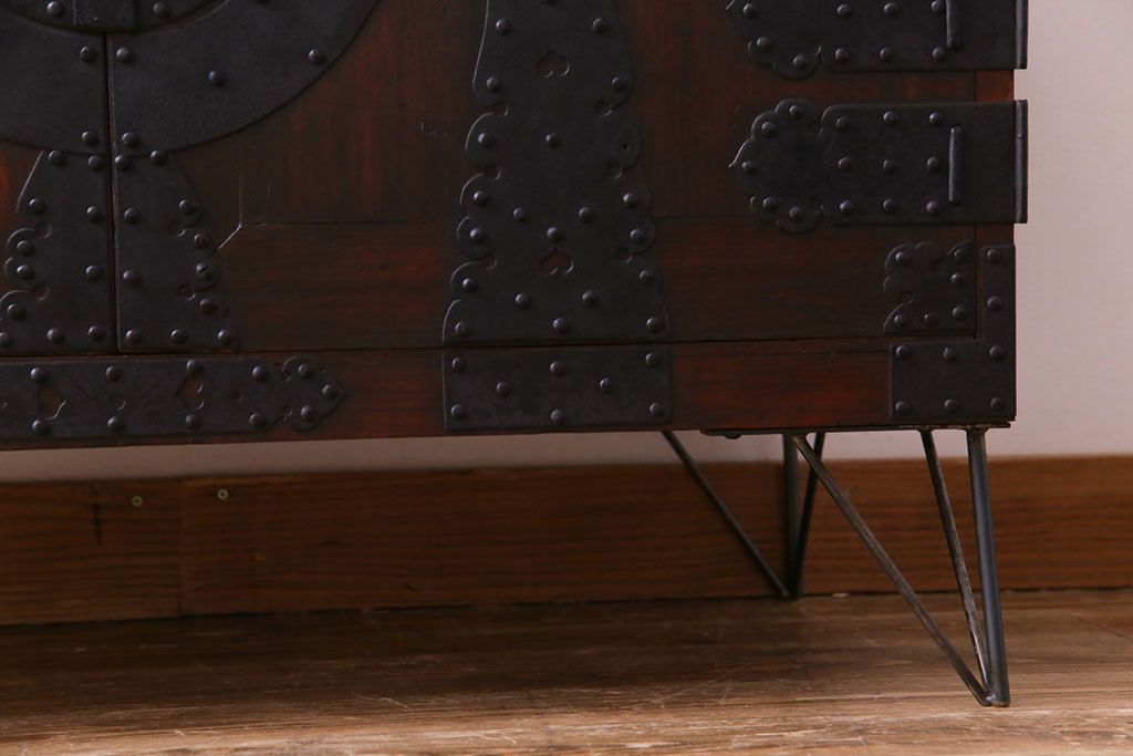アンティーク家具　和製アンティーク　明治期　ヒノキ材　存在感抜群の観音開き箪笥ローボード(ローチェスト、衣装箪笥)