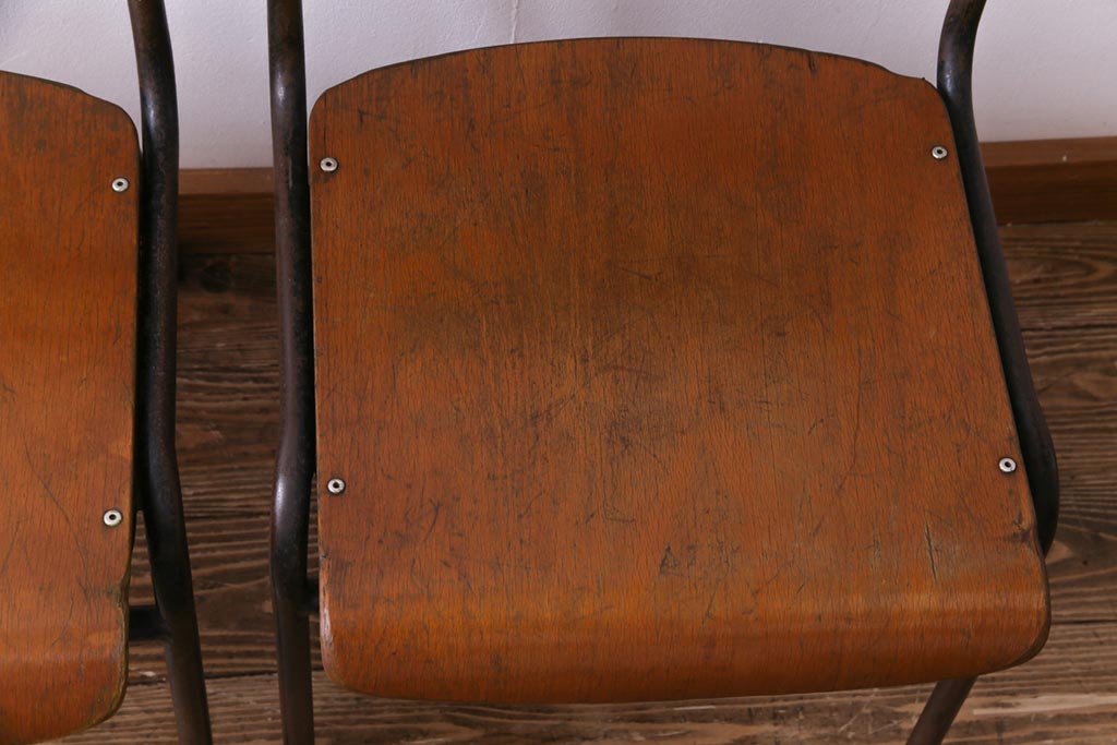 ヴィンテージ家具　ヨーロッパビンテージ　レトロな佇まいのスクールチェア(キッズチェア、鉄脚チェア、椅子)2脚セット(1)