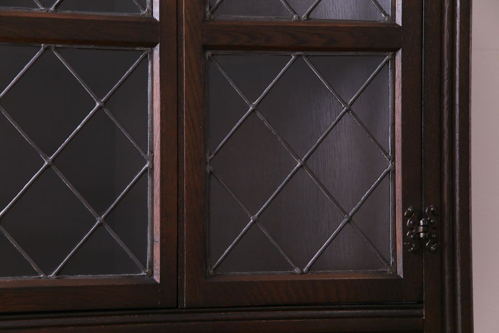 ビンテージ家具　イギリスヴィンテージ　オーク材　菱形のステンドグラスがおしゃれなコーナーキャビネット(飾り棚、収納棚、戸棚)