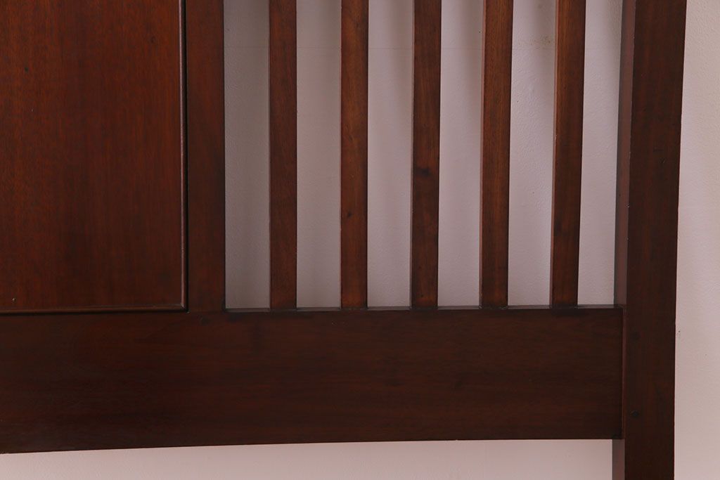 イギリスアンティーク　マホガニー材　高級感漂うクラシカルなベッドフレーム