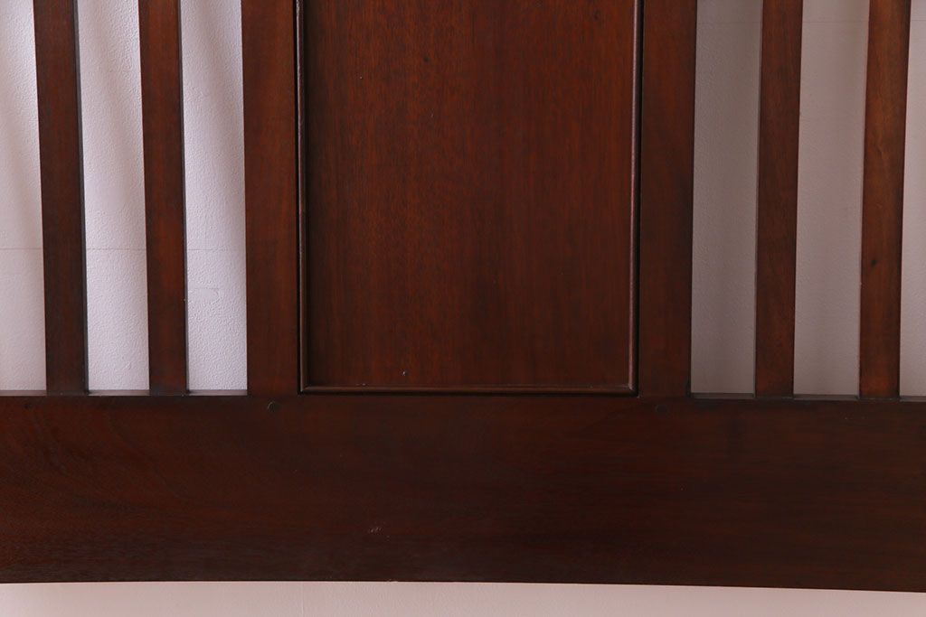 イギリスアンティーク　マホガニー材　高級感漂うクラシカルなベッドフレーム