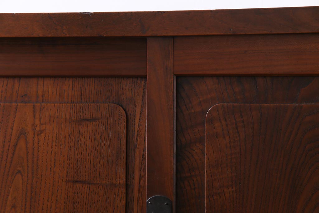 アンティーク家具　和製アンティーク　栗材　木の風合いが楽しめる小振りな戸棚(茶箪笥、収納棚)