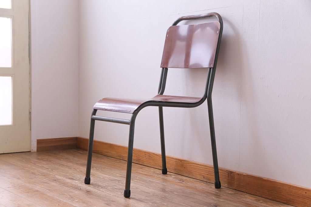 ヴィンテージ家具　イギリスビンテージ　ベークライト　座面のカーブが特徴的なスクールチェア(鉄脚チェア、椅子)(2)