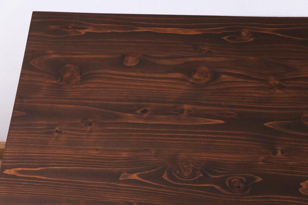 アンティーク家具　ヒノキ材製天板　淡いペイントカラーのアイアンテーブル(作業台、カフェテーブル)(2)
